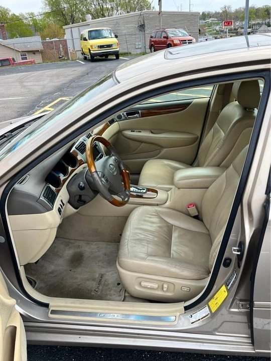 2005 Lexus ES 3rd Gen - Image 2 of 4