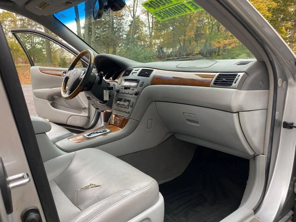 2005 Lexus ES 4th Gen - Image 13 of 18