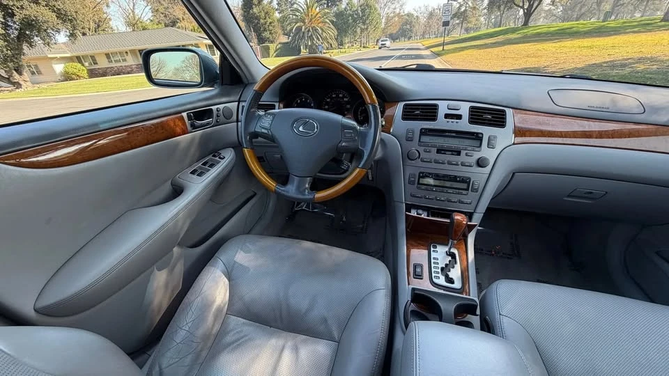 2005 Lexus ES 4th Gen - Image 11 of 13