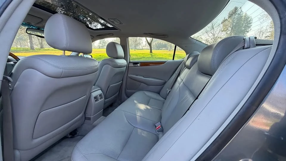 2005 Lexus ES 4th Gen - Image 9 of 13