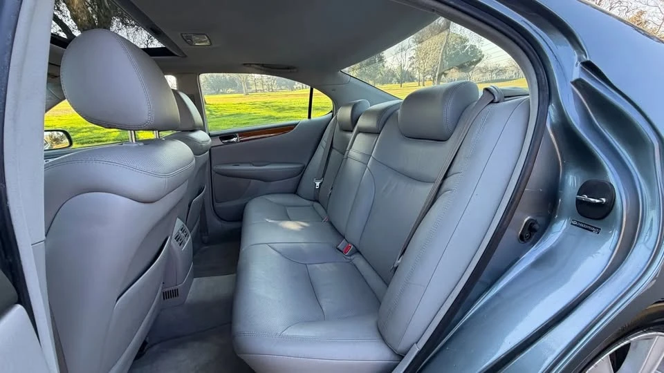 2005 Lexus ES 4th Gen - Image 8 of 13