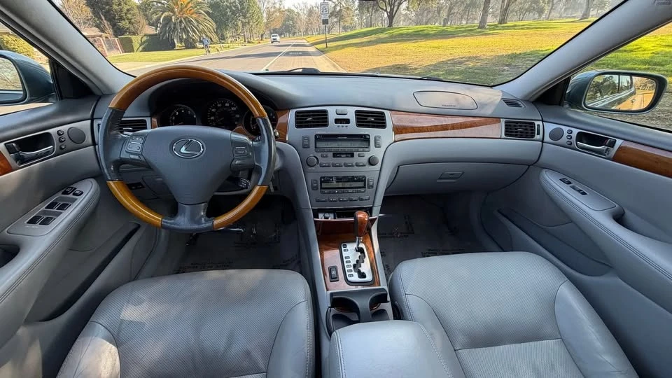 2005 Lexus ES 4th Gen - Image 10 of 13