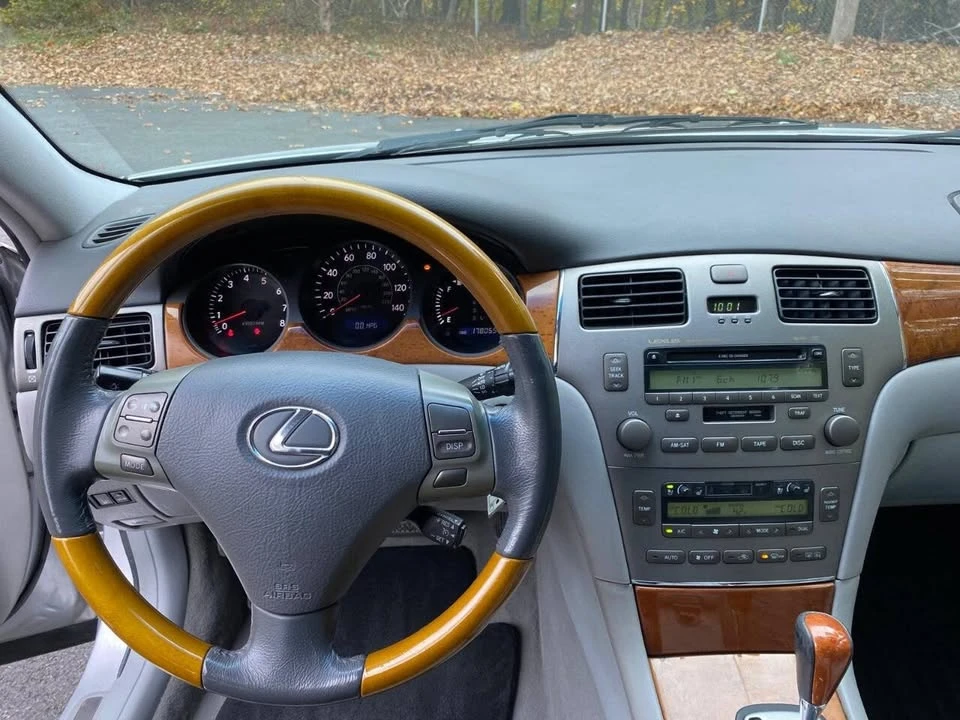 2005 Lexus ES 4th Gen - Image 9 of 18