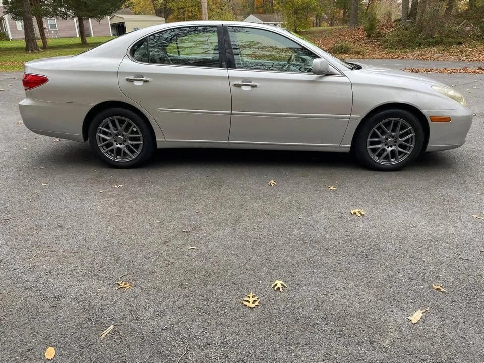2005 Lexus ES 4th Gen - Image 2 of 18