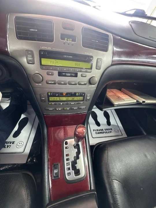 2005 Lexus ES 4th Gen - Image 15 of 20