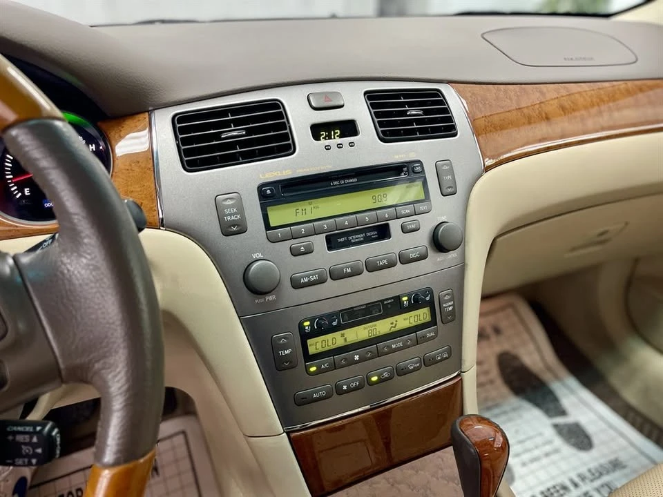 2005 Lexus ES 4th Gen - Image 11 of 20