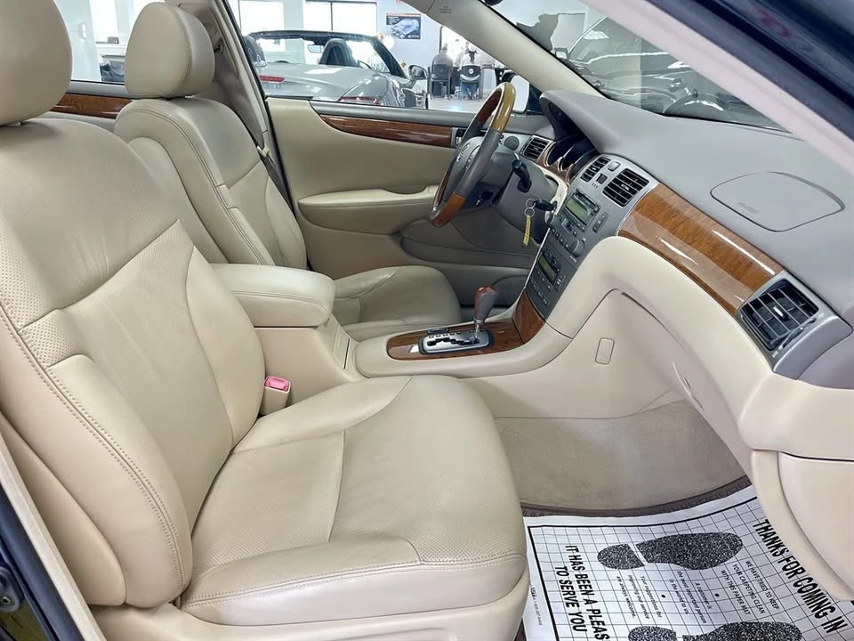 2005 Lexus ES 4th Gen - Image 19 of 20