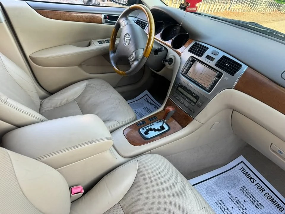 2005 Lexus ES 4th Gen - Image 10 of 19