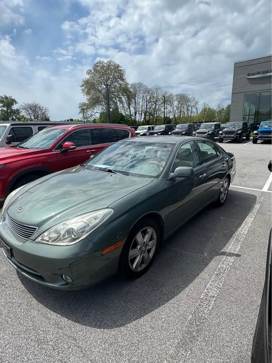 2005 Lexus ES 4th Gen - Image 2 of 15