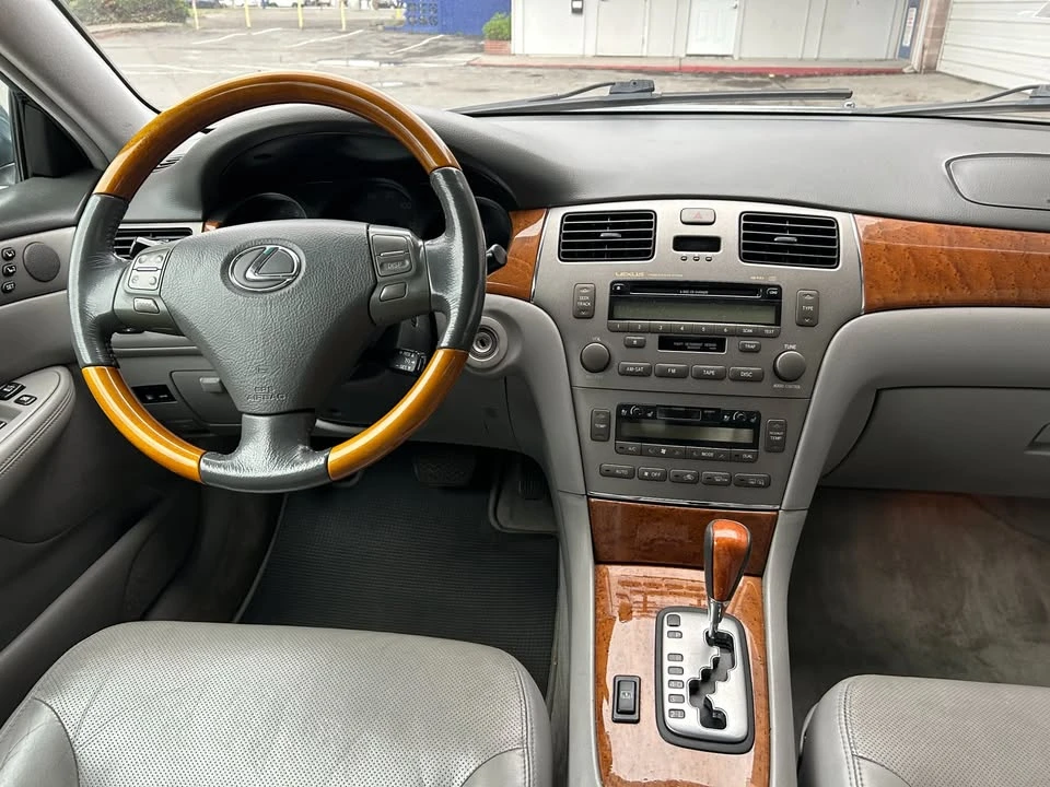 2005 Lexus ES 4th Gen - Image 14 of 19