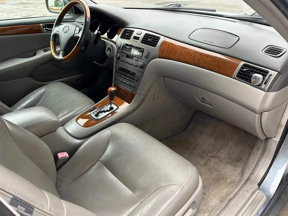2005 Lexus ES 4th Gen - Image 11 of 19