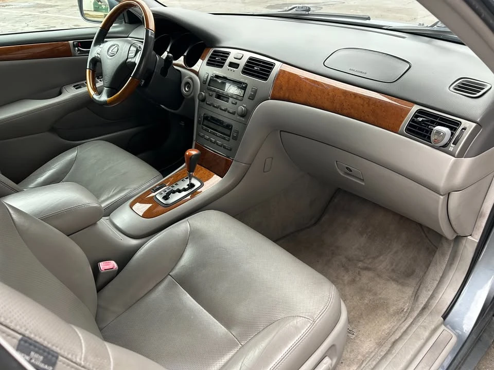 2005 Lexus ES 4th Gen - Image 11 of 19