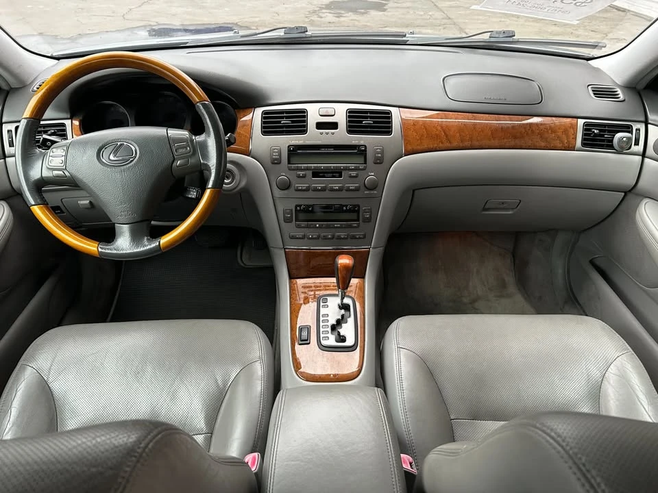 2005 Lexus ES 3rd Gen - Image 13 of 19
