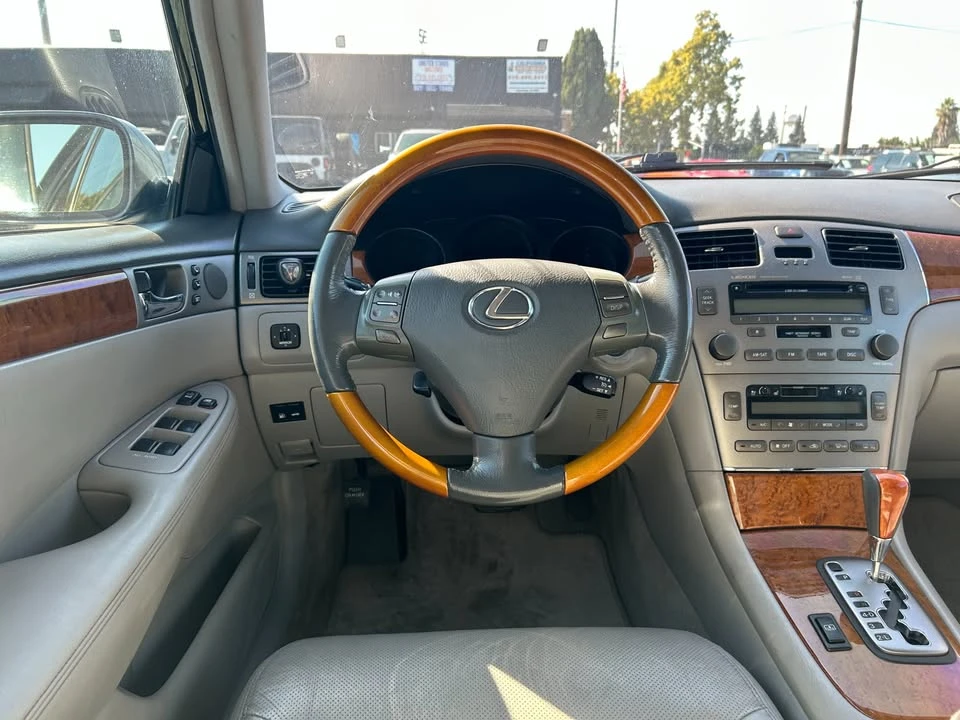 2005 Lexus ES 4th Gen - Image 14 of 20