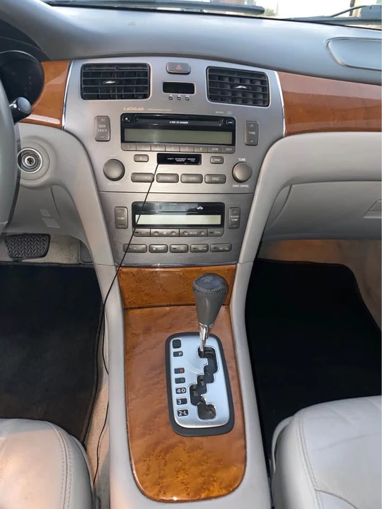 2005 Lexus ES 4th Gen - Image 12 of 16