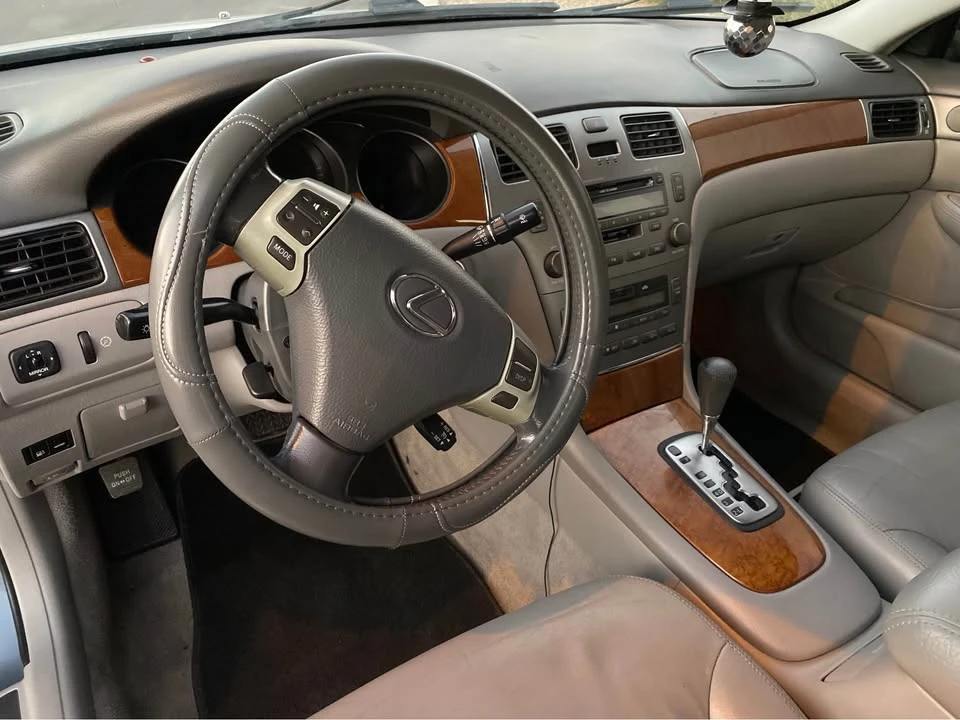 2005 Lexus ES 4th Gen - Image 13 of 16
