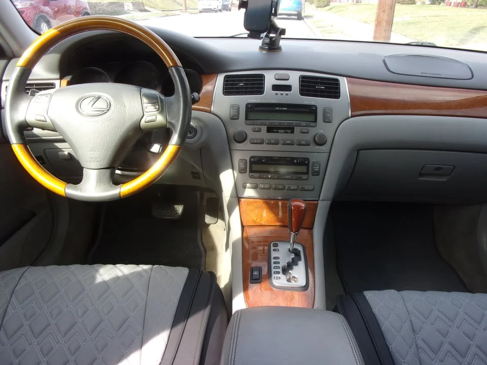 2005 Lexus ES 4th Gen - Image 8 of 15