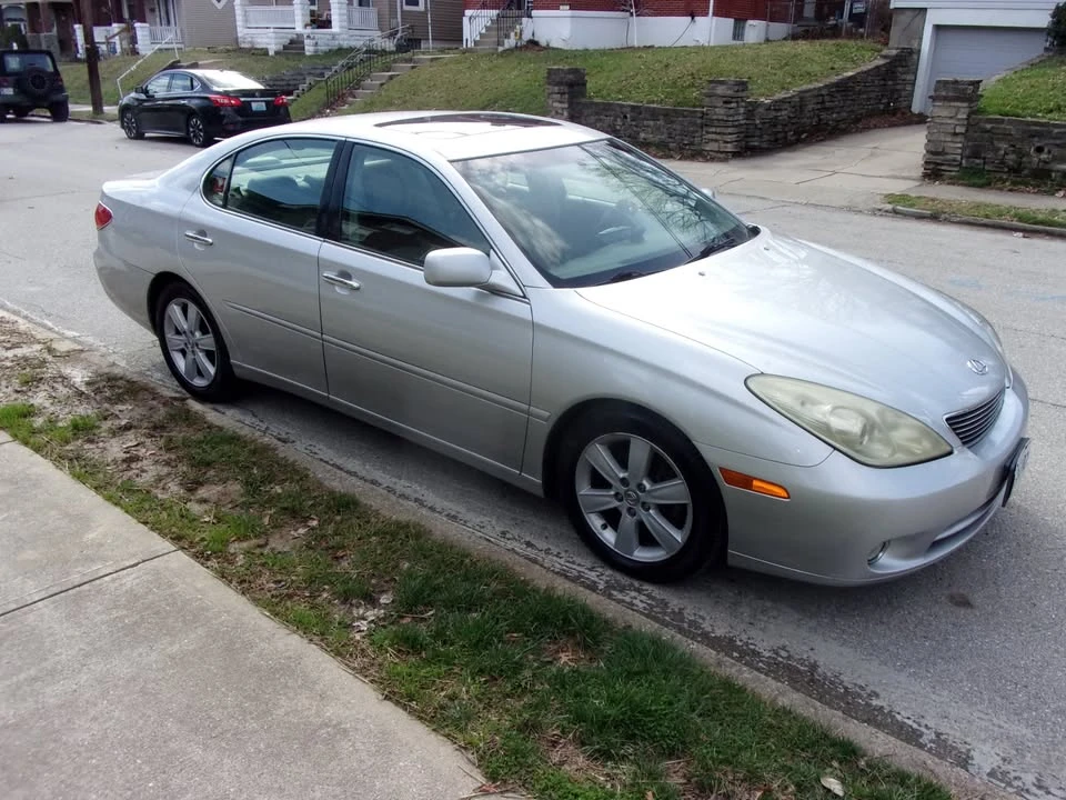 2005 Lexus ES 4th Gen - Image 3 of 15