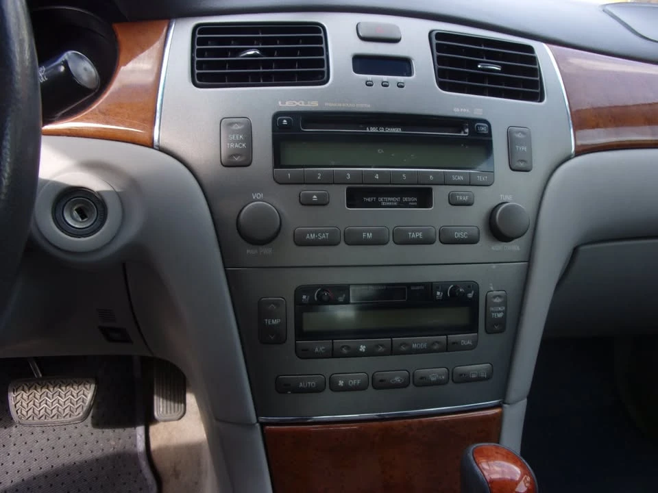 2005 Lexus ES 4th Gen - Image 13 of 15