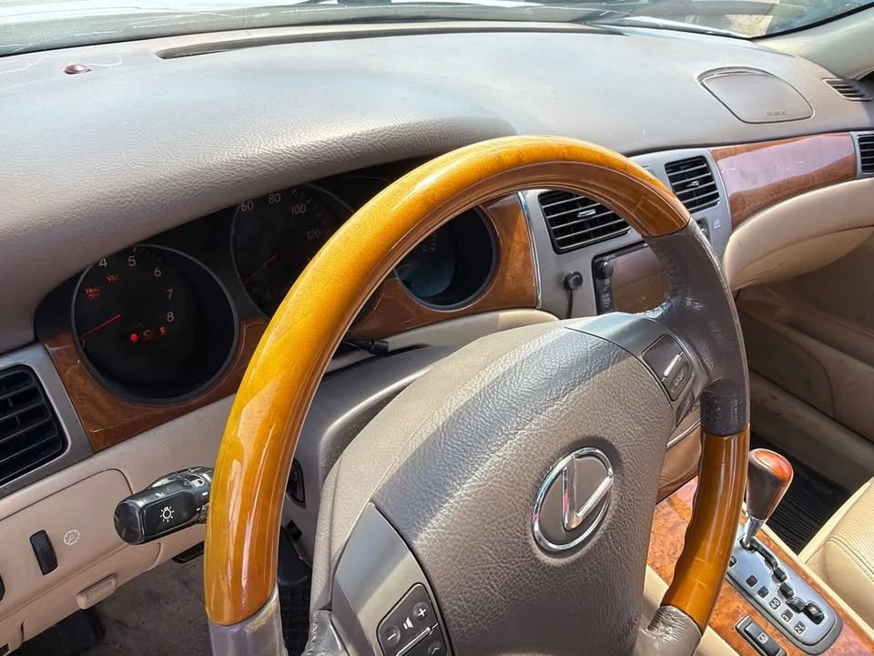 2005 Lexus ES 4th Gen - Image 15 of 20