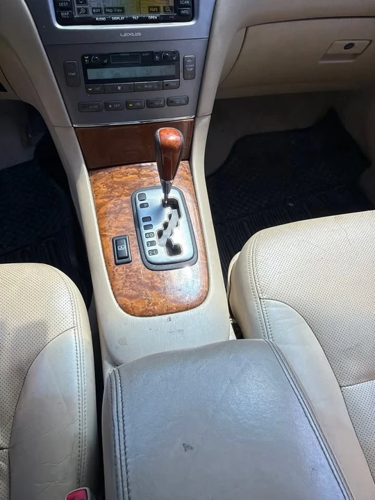 2005 Lexus ES 4th Gen - Image 16 of 20