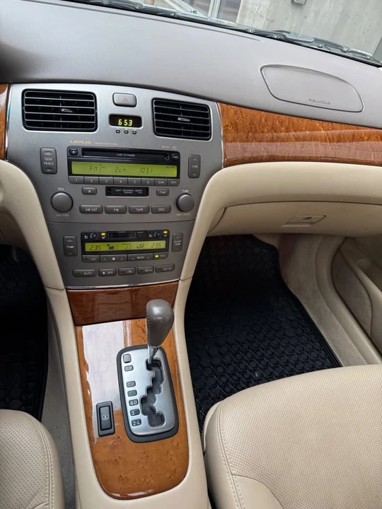 2005 Lexus ES 4th Gen - Image 11 of 20
