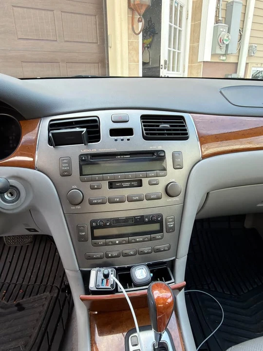 2005 Lexus ES 4th Gen - Image 10 of 11
