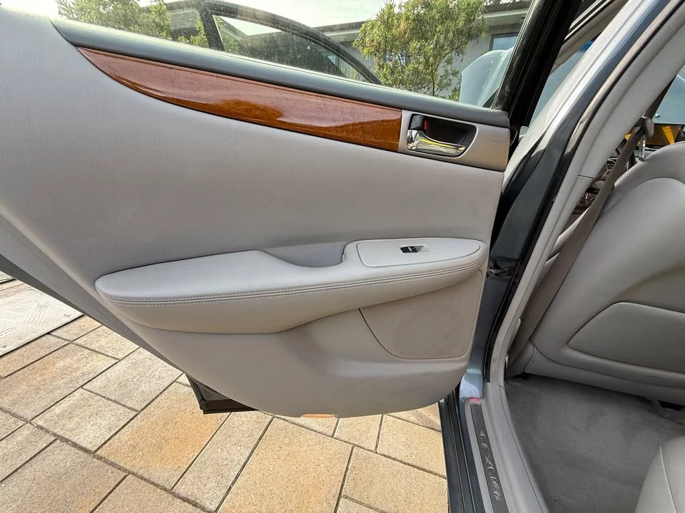 2005 Lexus ES 4th Gen - Image 10 of 15