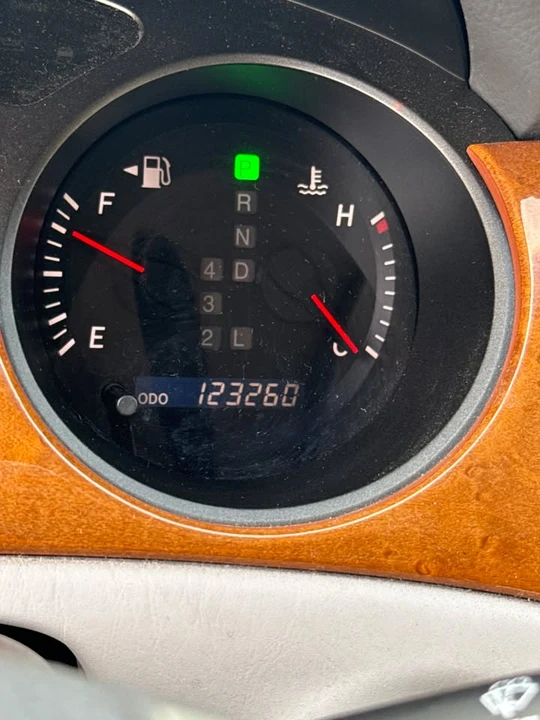 2005 Lexus ES 4th Gen - Image 2 of 15