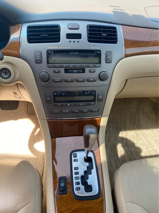 2005 Lexus ES 4th Gen - Image 6 of 11