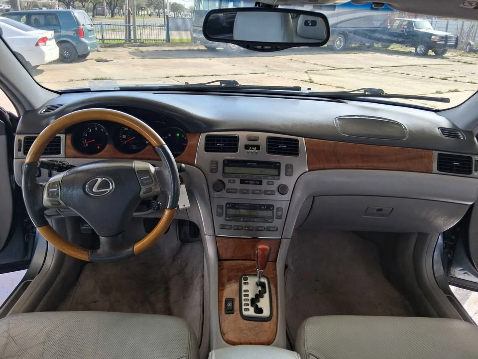 2005 Lexus ES 4th Gen - Image 10 of 13