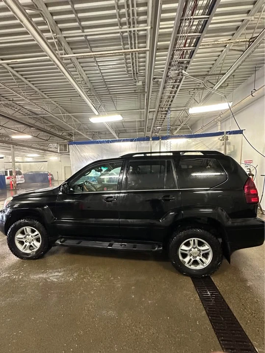 2005 Lexus GX 1st Gen - Image 3 of 12