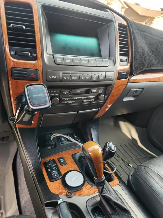 2005 Lexus GX 1st Gen - Image 9 of 14
