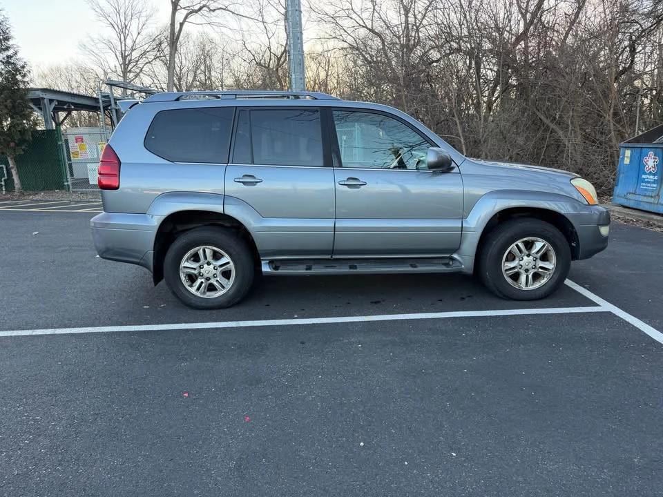 2005 Lexus GX 1st Gen - Image 3 of 14
