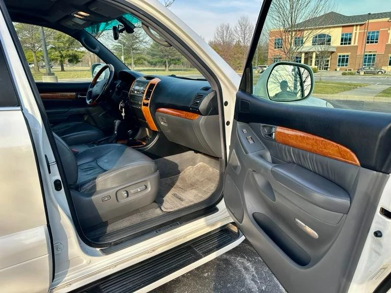 2005 Lexus GX 1st Gen - Image 12 of 16