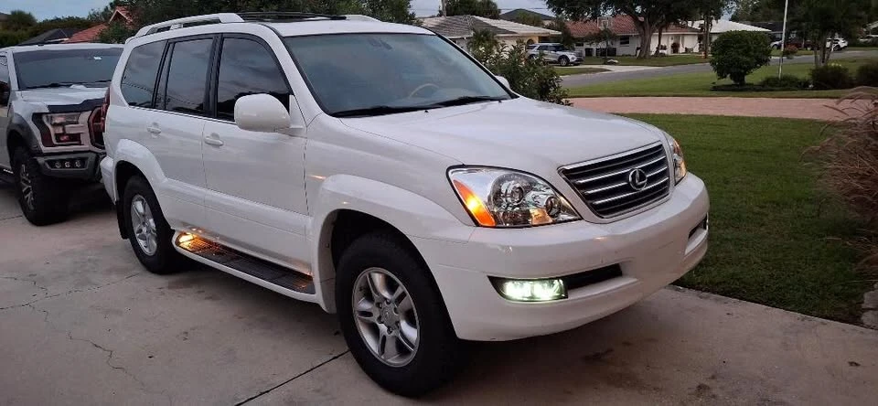 2005 Lexus GX 1st Gen - Image 2 of 13