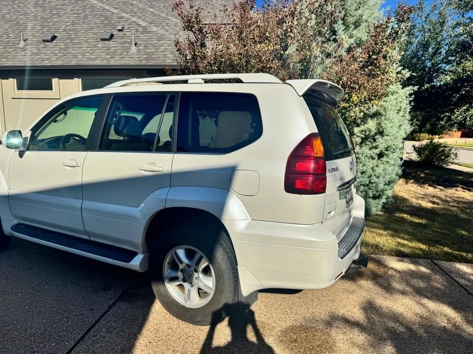 2005 Lexus GX 1st Gen - Image 2 of 3