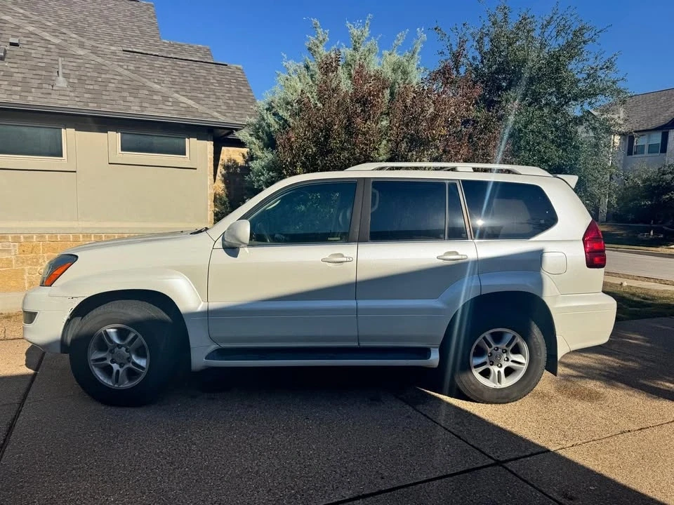 2005 Lexus GX 1st Gen - Image 3 of 3