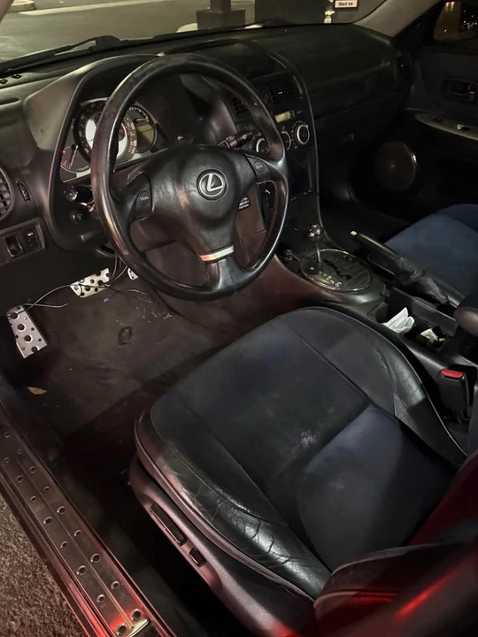 2005 Lexus IS 1st Gen - Image 6 of 8