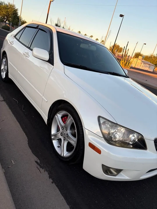 2005 Lexus IS 1st Gen - Image 17 of 19