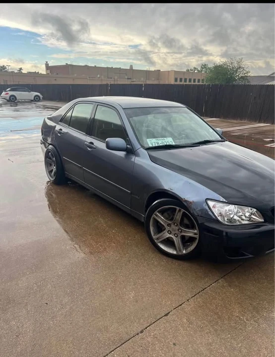 2005 Lexus IS 1st Gen - Image 5 of 10