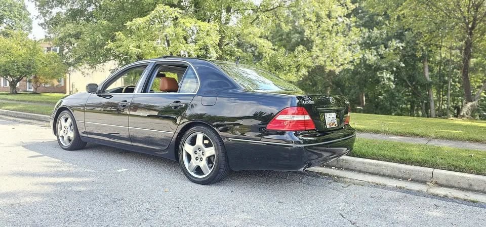 2005 Lexus LS 3rd Gen - Image 4 of 17