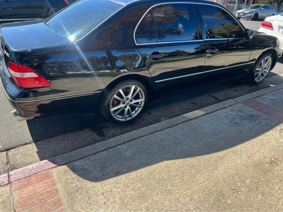 2005 Lexus LS 3rd Gen - Image 2 of 9