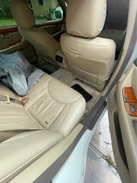 2005 Lexus LS 3rd Gen - Image 13 of 14
