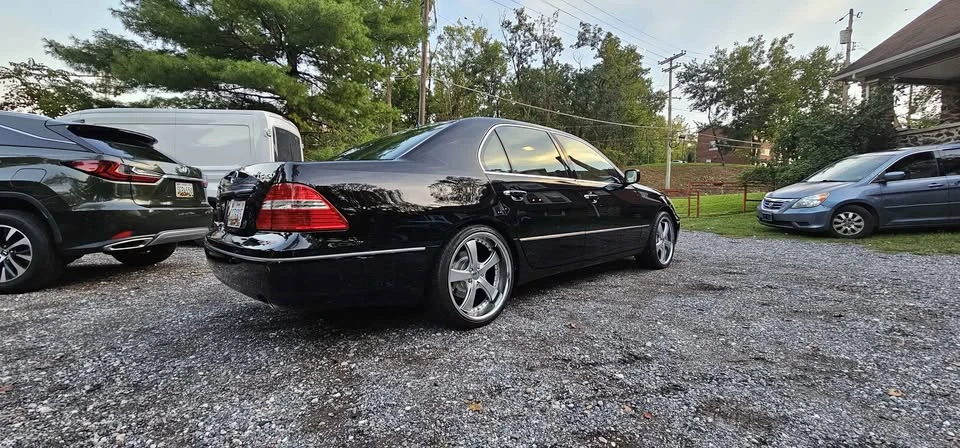 2005 Lexus LS 3rd Gen - Image 17 of 17