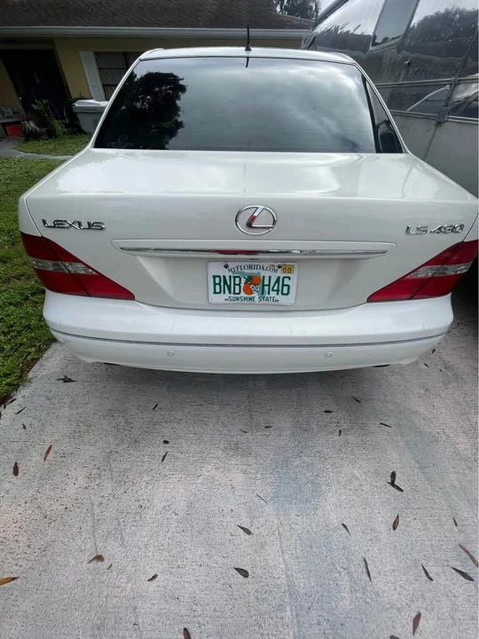 2005 Lexus LS 3rd Gen - Image 5 of 14