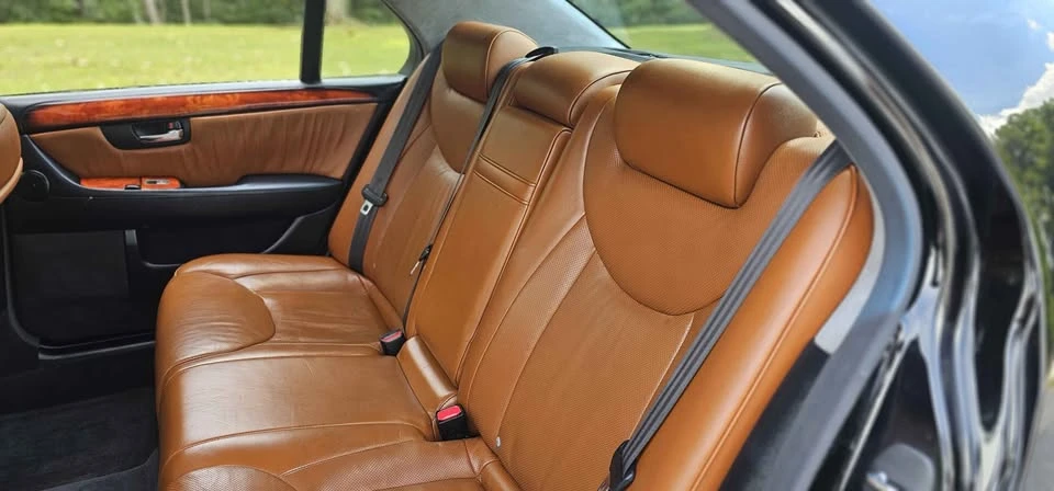 2005 Lexus LS 3rd Gen - Image 10 of 17