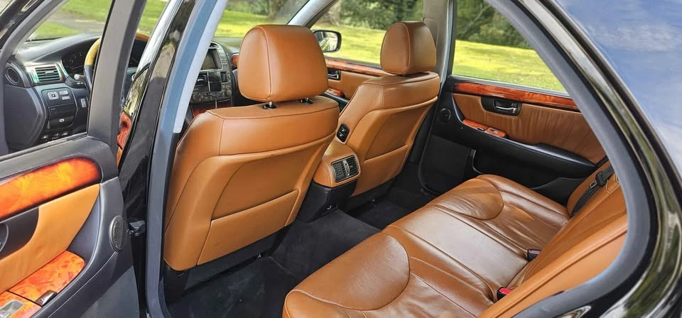 2005 Lexus LS 3rd Gen - Image 11 of 17
