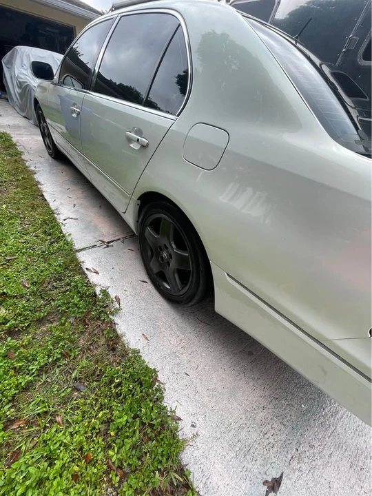 2005 Lexus LS 3rd Gen - Image 8 of 14