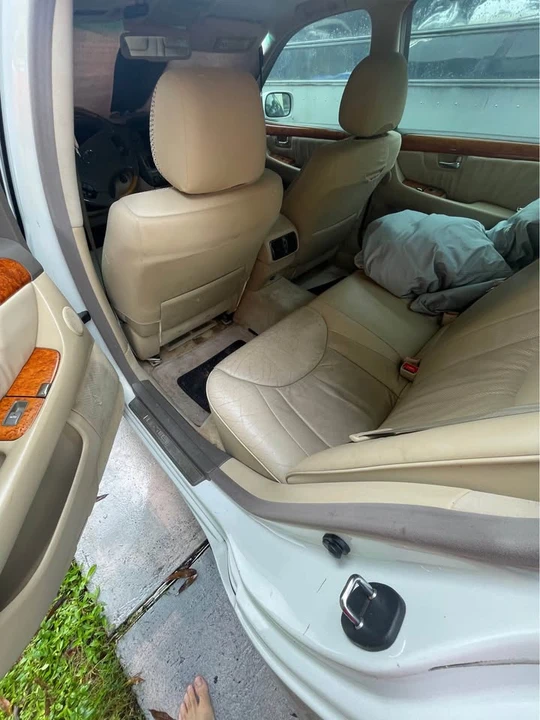 2005 Lexus LS 3rd Gen - Image 12 of 14
